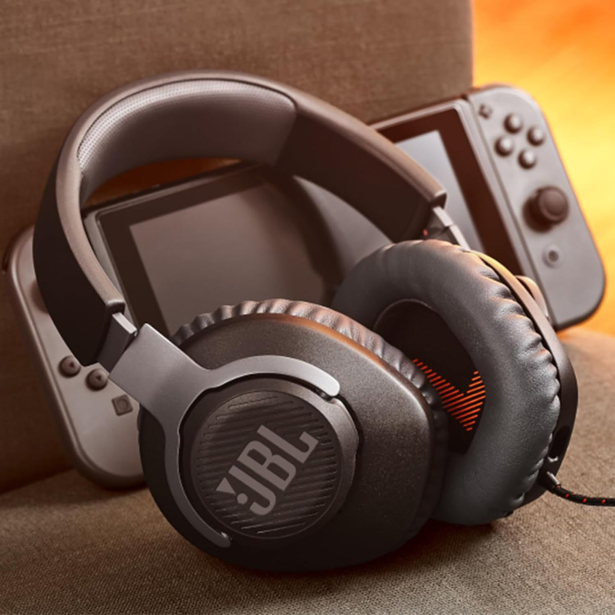 JBL Quantum 100 Wired Over Ear Gaming Headphones with Mic, 40mm Dynamic Drivers, Quantum Sound Signature, Detachable Mic, Memory Foam Cushioning, PC/Mobile/PS/Xbox/Nintendo/VR Compatible (Black) (OPENBOX)