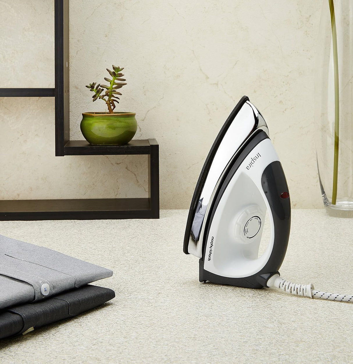 Morphy Richards Inspira 1000 Watts Aluminium Dry Iron (OPENBOX)
